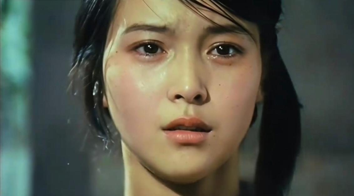 听说这是某知名女星的妈妈！你能猜出是谁的妈妈吗？个人觉得妈妈年轻时的颜值直接