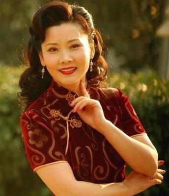 演员，何赛飞曾说，我见识了不少名导演，张艺谋最直截了当，说啥就是啥，不让你猜，陈