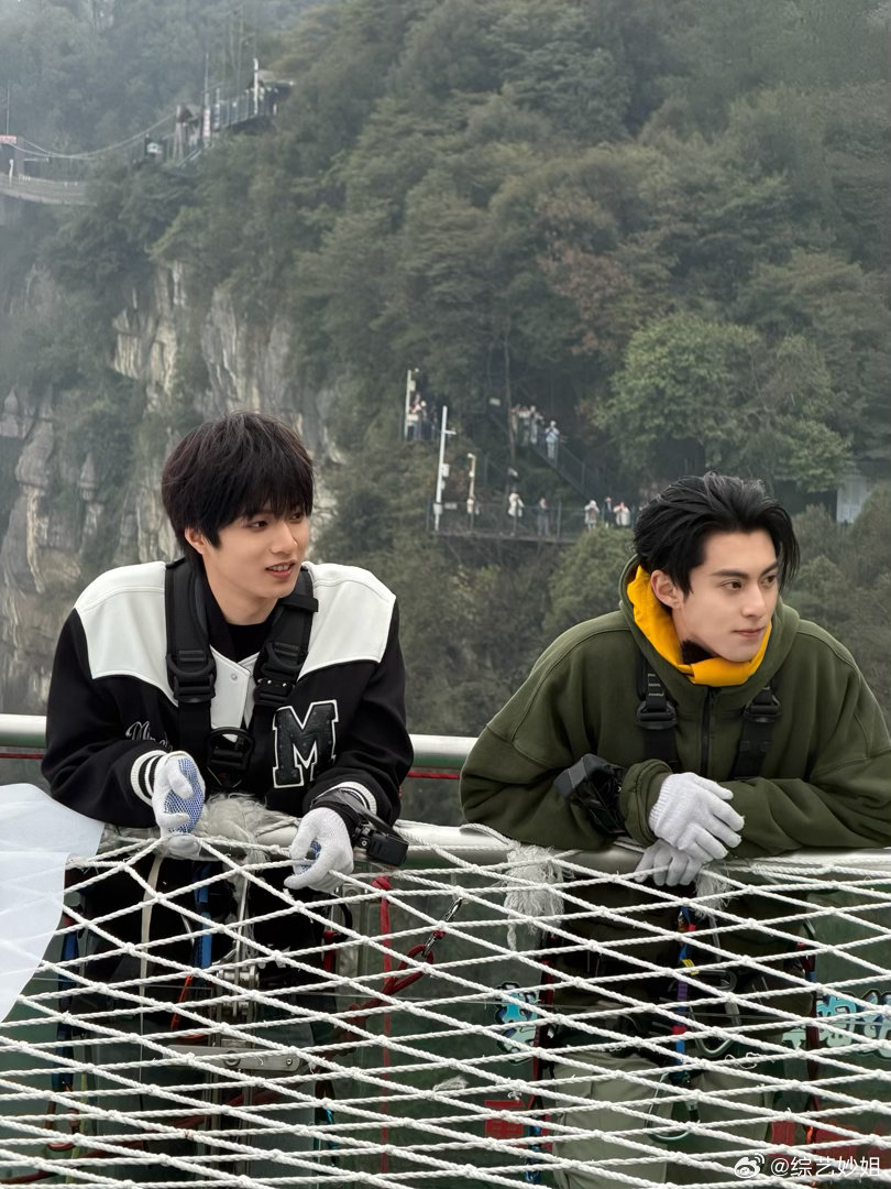 王鹤棣宇宙闪烁请注意收官发文王鹤棣发文告别宇宙闪烁请注意王鹤棣宇闪收官发文来啦！