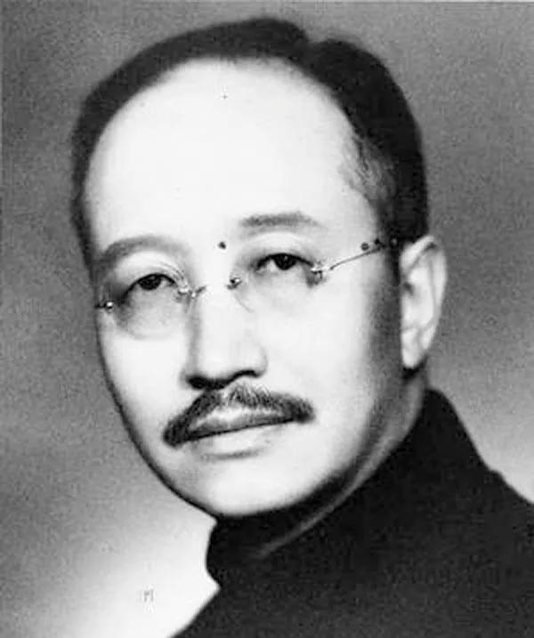 1924年，44岁的章士钊再次偷偷爱上一个歌女，后高调同居。妻子吴弱男知道后，带