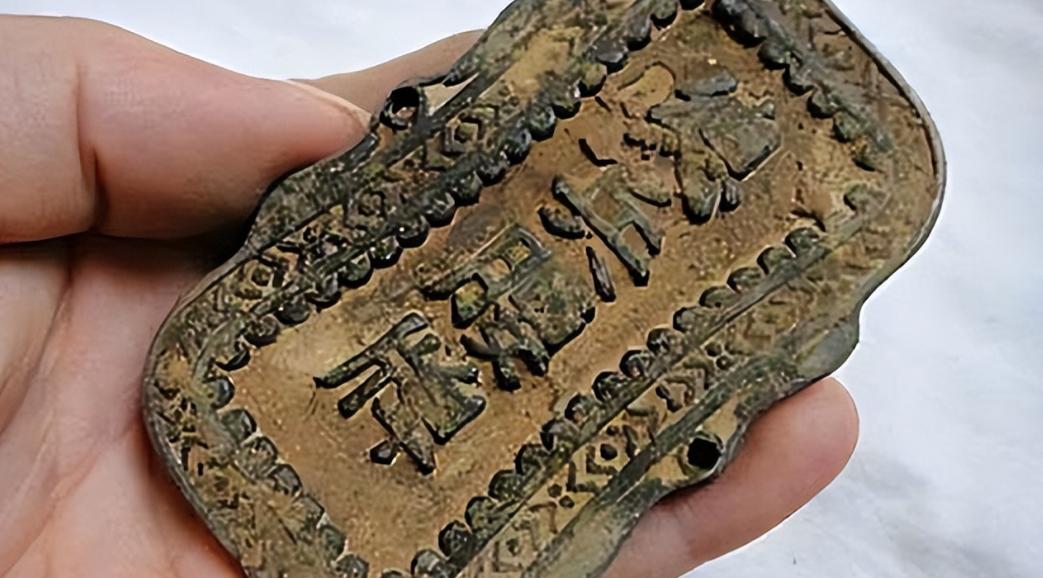 “你算什么东西？这是我的东西，你说上交就上交”！湖南一大爷在2016年登上鉴宝节