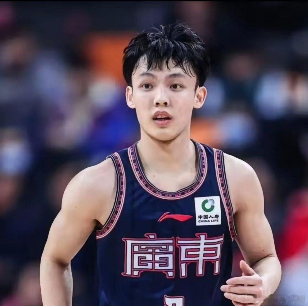 徐杰年薪翻倍落定！当选全明星票王后，他的薪资也迎来大幅上涨。据广东媒体人消息，徐