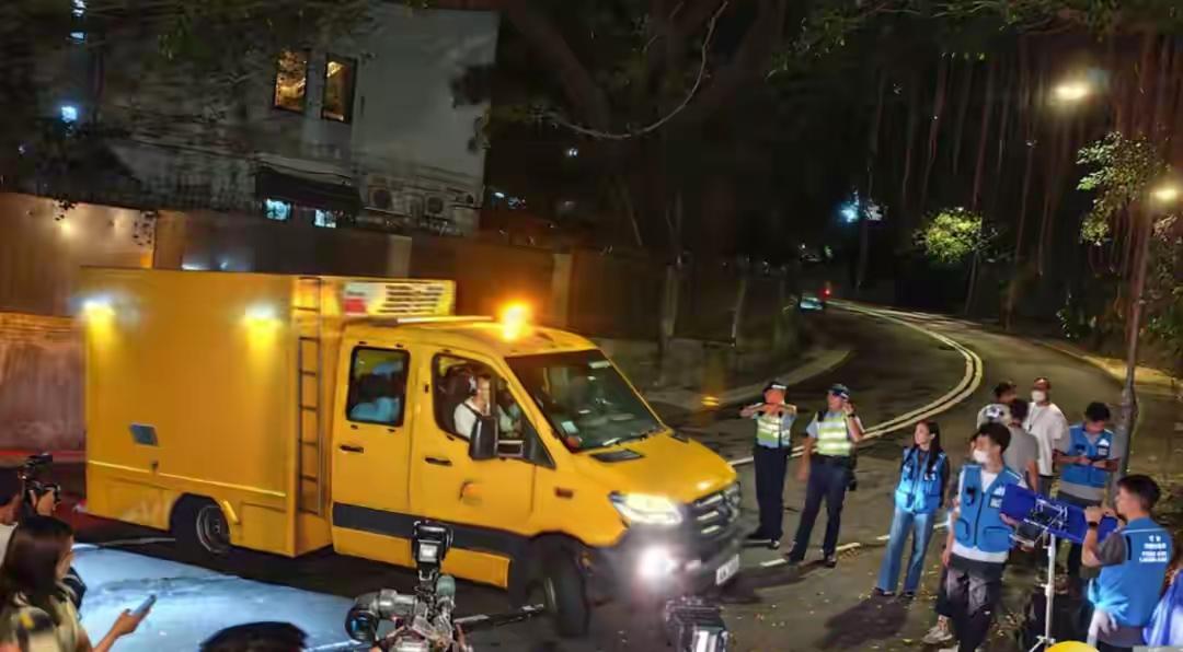 香港一豪宅发生双尸人伦惨案，女子支开佣人和丈夫先溺毙7个月大女婴再吊颈！遗书