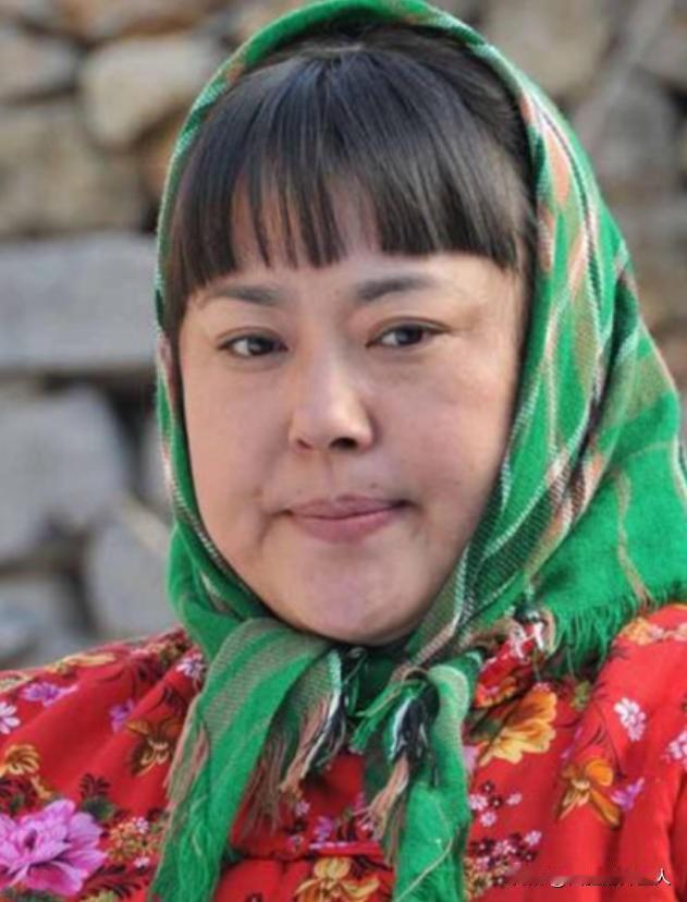 那一年，郑晓龙导演拍《金婚》，给李菁菁50集8万的片酬请她演“庄嫂”，可李菁菁嫌