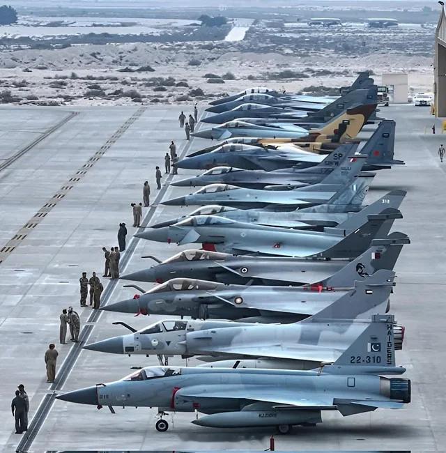 烽火问鼎计划“胜利之矛2025”多国空中演习中，巴基斯坦的JF-17(B