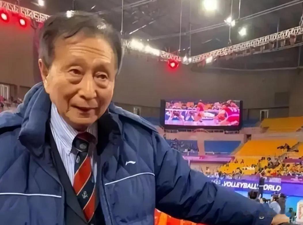 宋世雄住进朝阳老年公寓那天，只带了三样东西：老伴的照片、1981年女排夺冠的磁带