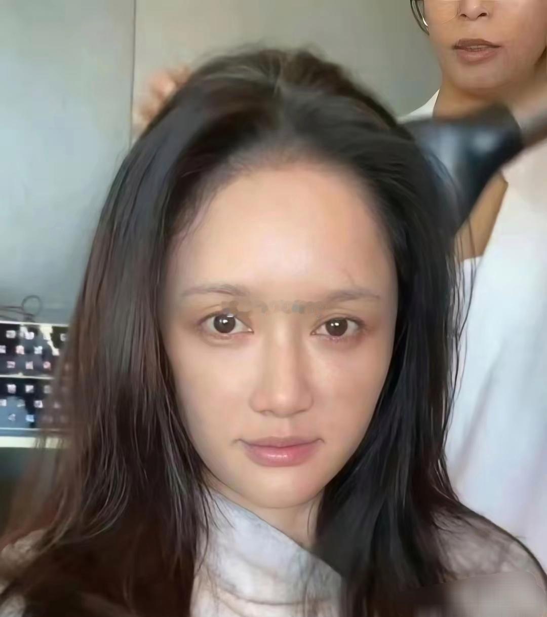 陈乔恩公开自己的素颜照，蛮漂亮的
