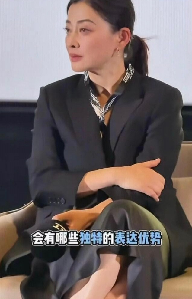 梅婷一句“没听懂”尽显高情商！高校提问满嘴套话，好好说话成了稀缺本事，本来三言两