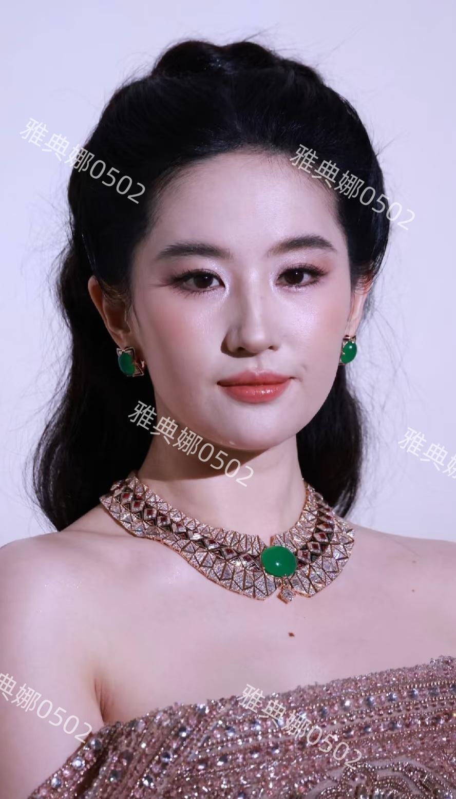 年近40的刘亦菲身材发福颜值下滑，仙气不再姨味儿渐浓！今天出席宝格丽活动的刘亦