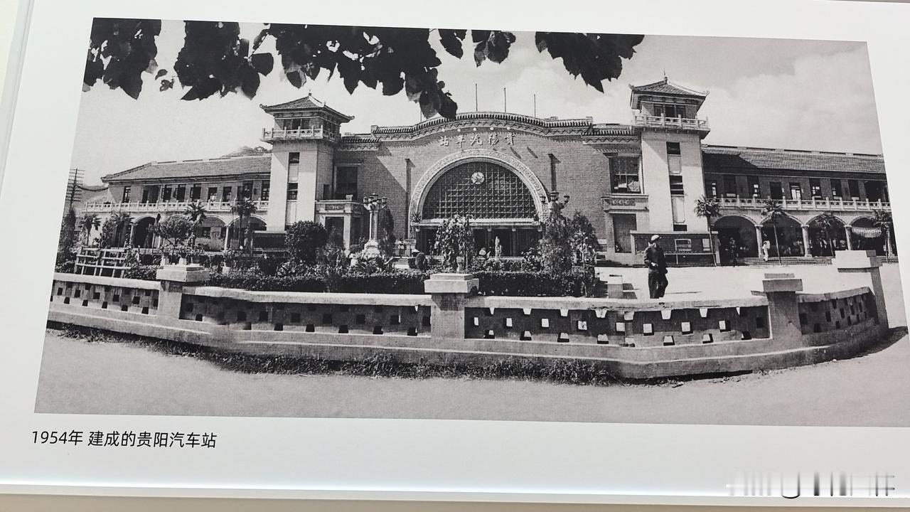 再等五年，我们这个单元还有几家人在我住的是一楼，单位集资建房修的，单元共六楼