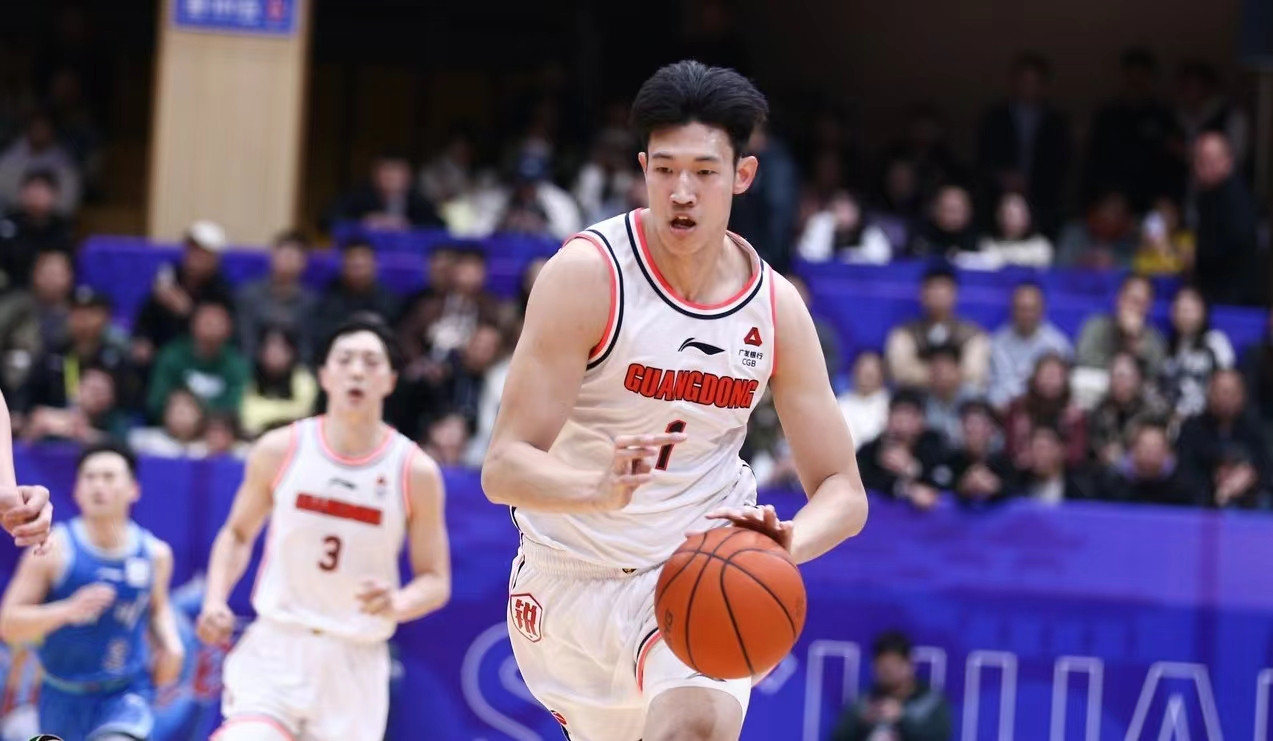 广东试训两大学生内线，黄明依离队已成定局，广东还有一锋线将加盟