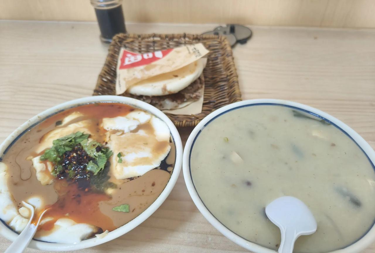 大城市的消费降级更甚于小县城，在济南体验了一天十几年前的物价，也许哈，有人说济南