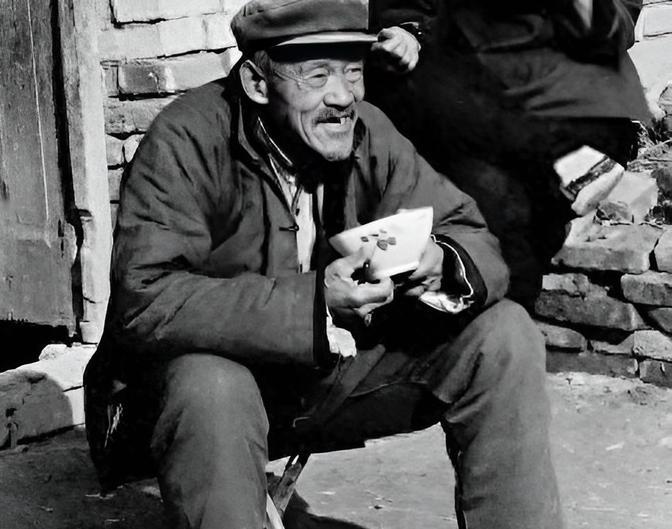 1947年，地主郭良知悄悄放走了地下党员，敌人发现后气急败坏，想抓郭良知去顶罪，