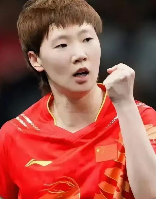 王曼昱疯了。刚到手54万冠军奖金，她捏着10%自用，剩下90%全丢出去了。这不像