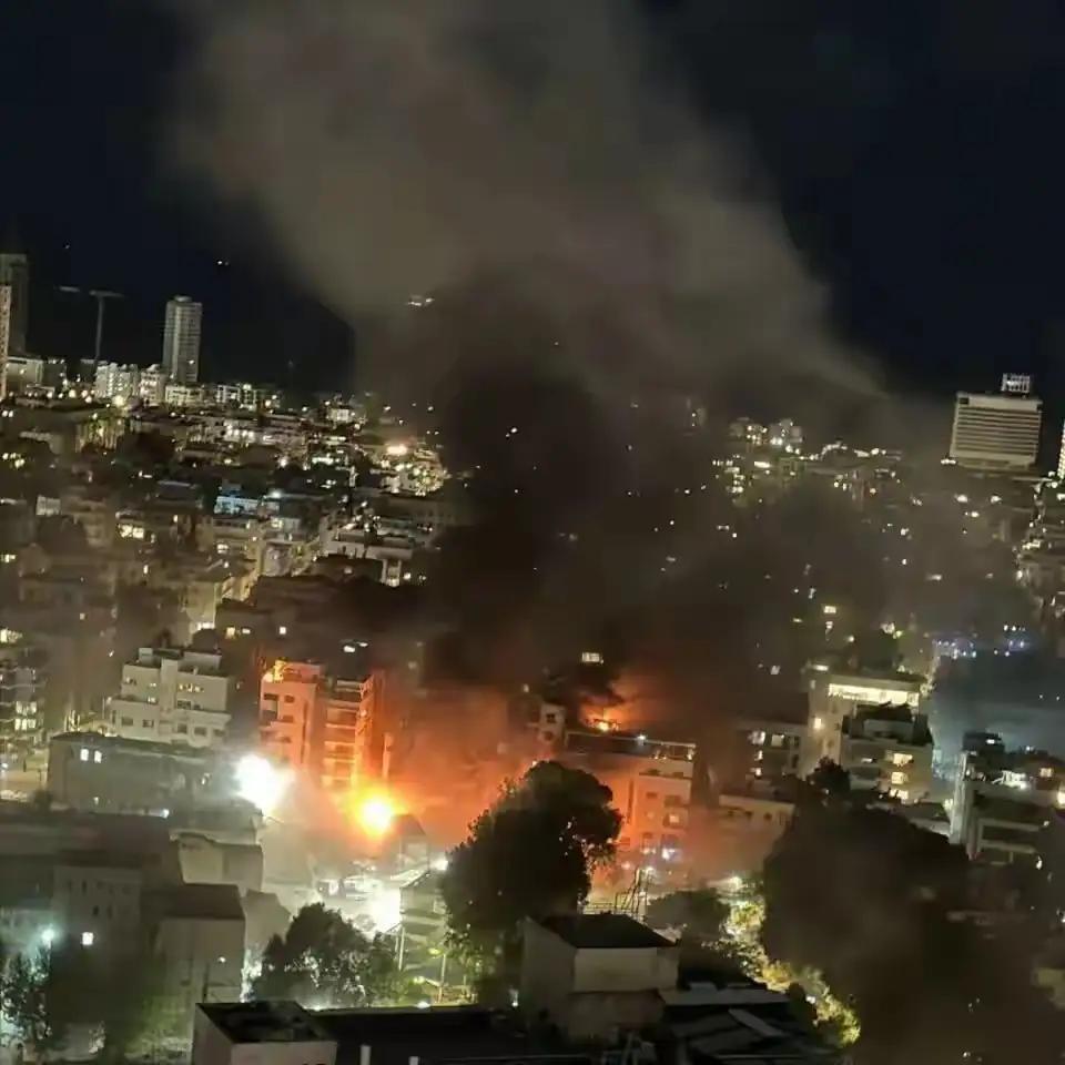 战争第四天，伊朗甩出11个信号，每一个都像烧红的烙铁，狠狠烫在美以联军的脸上——