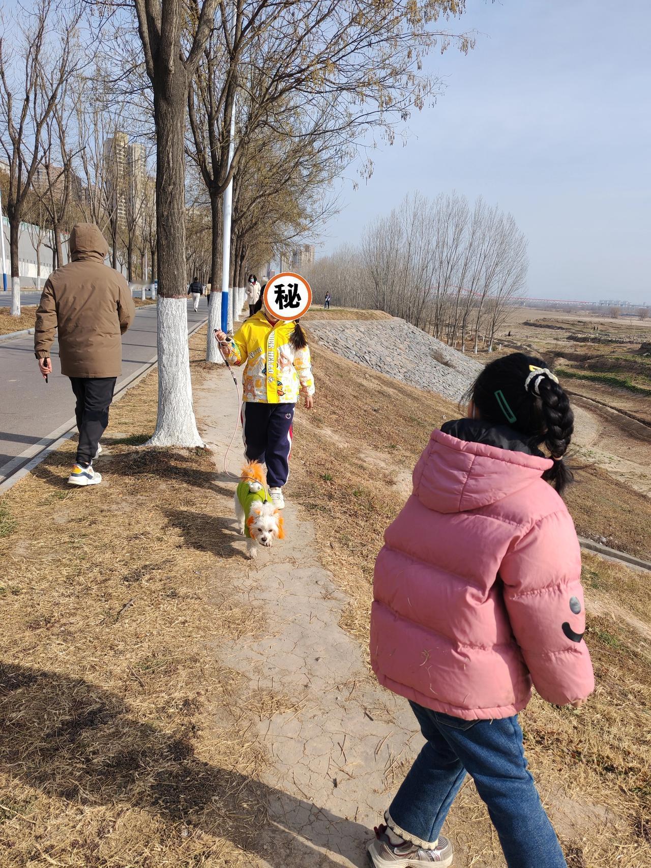 熟人的钱不好赚我们小区有个姓汪的数学老师，以前在私立学校教书，现在自己办了个补