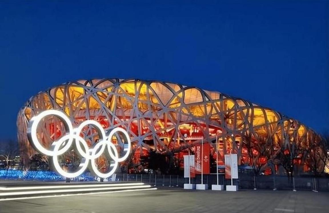 国际奥委会急了，多次想让中国申办奥运会，可中国完全不搭理，主要原因还是西方国家太