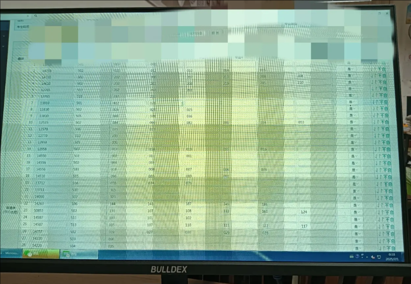邻居家有个小孩，高考考了307分，排位在403285。她让我帮忙填报志愿，还说随