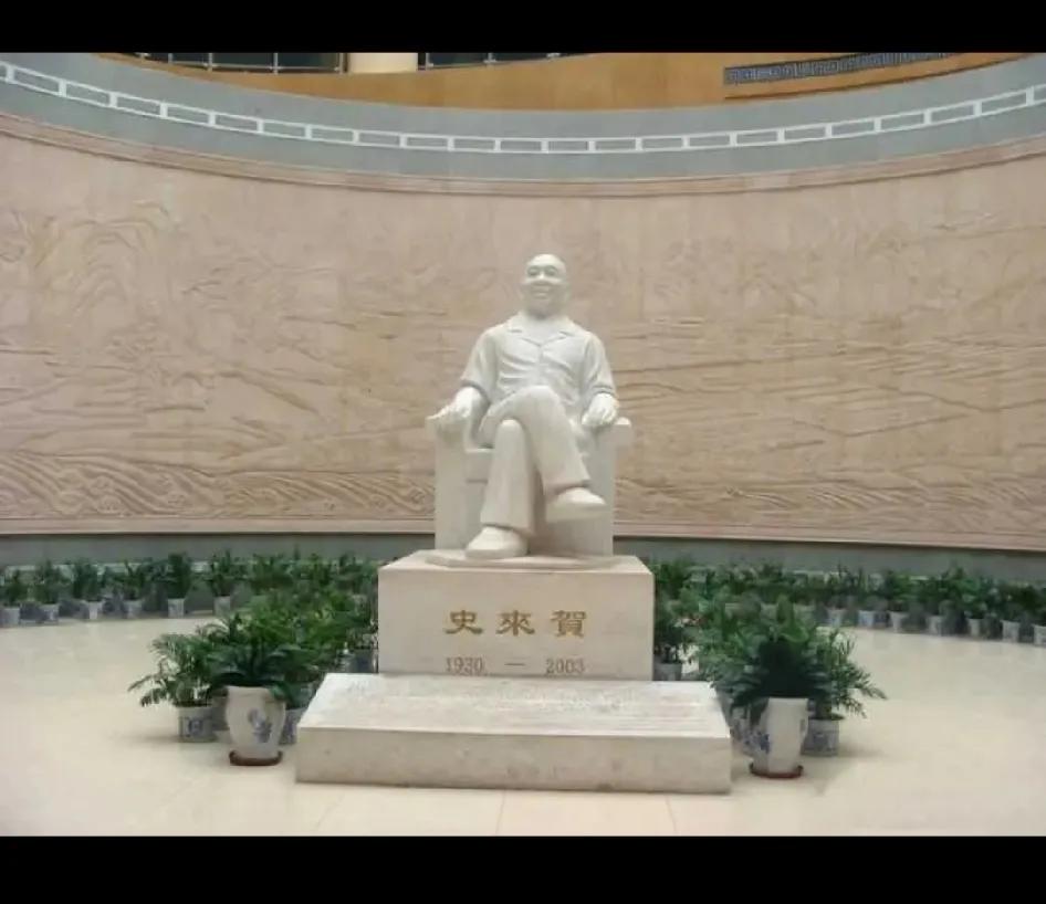 新乡：村级榜样新乡在河南声名不显，各项不十分突出，但它曾经是平原省省会，平原