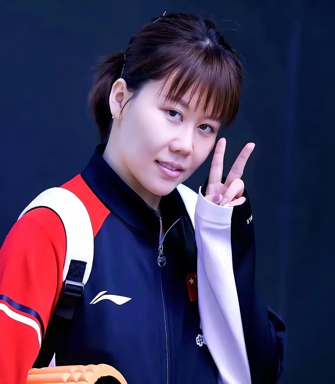 陈幸同这姑娘，真是把“反差感”玩明白了！28岁的年纪，偏偏揣着颗“老江湖”的心脏