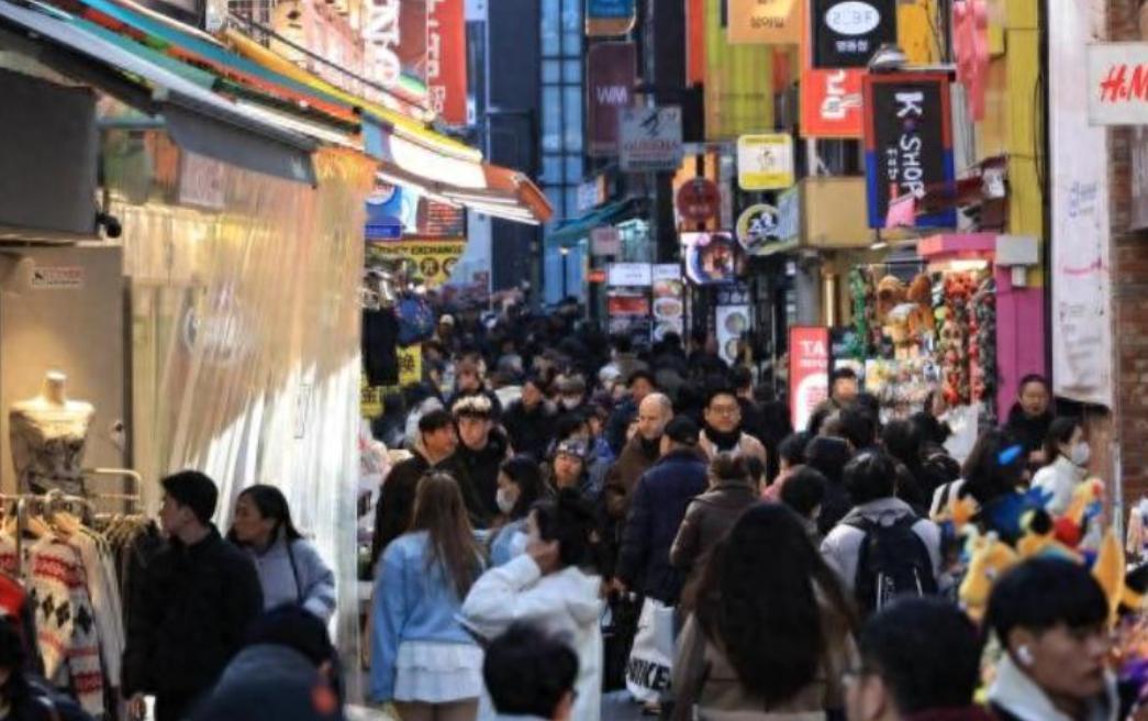 日本终于尝到惹怒中国的后果！2月25日媒体报道，旅游数据公司刚统计完，