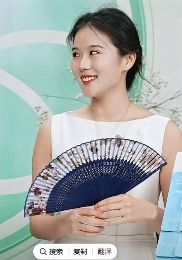 其实选个新主播，本是与辉同行董宇辉团队里再寻常不过的事，就像店里添个帮忙的伙计，