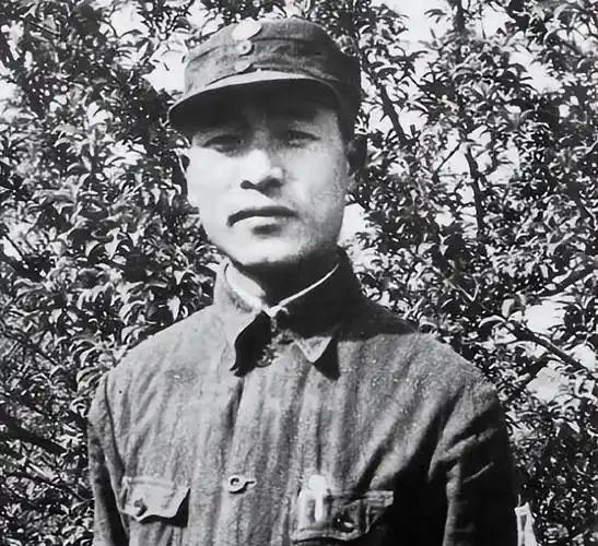 1939年，游击支队穷得只剩3块钱，为度过难关，彭雪枫忍痛卖掉了13匹战马，谁料