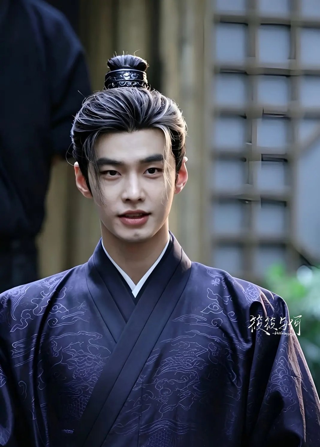 何与新剧的路透也太…面具不要摘