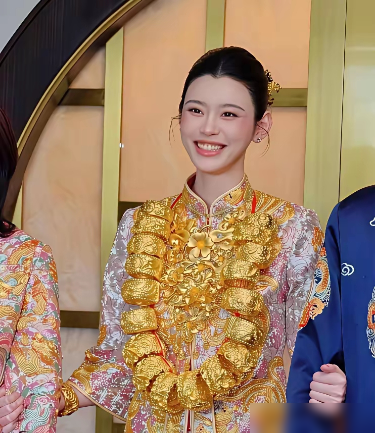 赌王四太连剖5个，生完不坐月子就出门谈生意，这事从奚梦瑶嘴里说出来才叫惊悚。她说婆婆梁安琪9年内全是