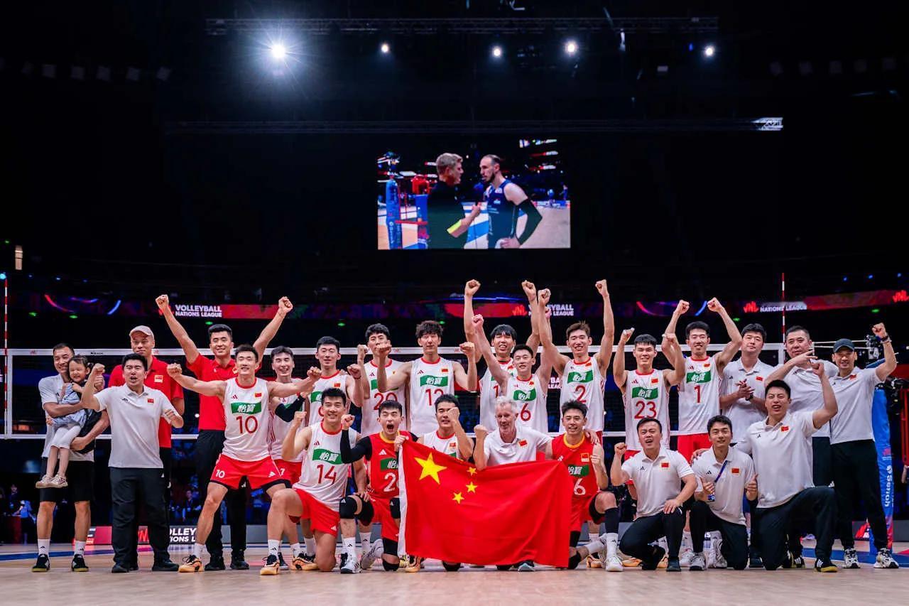 2025排球世联赛第一站后，中国女排排第七，中国男排排第八。中国女排2胜2负