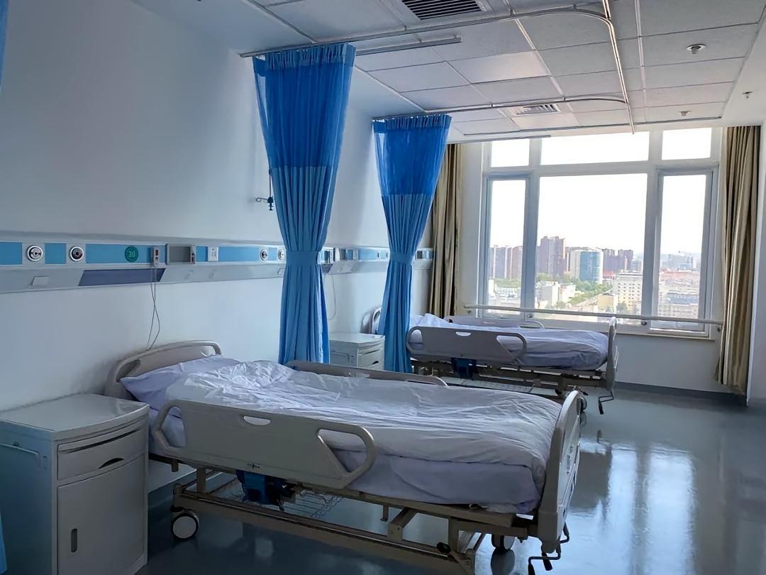 看病住院不用再托关系了！全国二级及以上公立医院正逐步推行"全院一张床"管理创