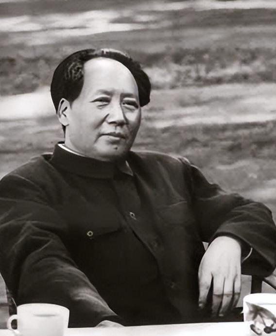 1950年，中央决定把广西省会设在南宁，省委书记张云逸却抱怨：“去北京开会，得绕