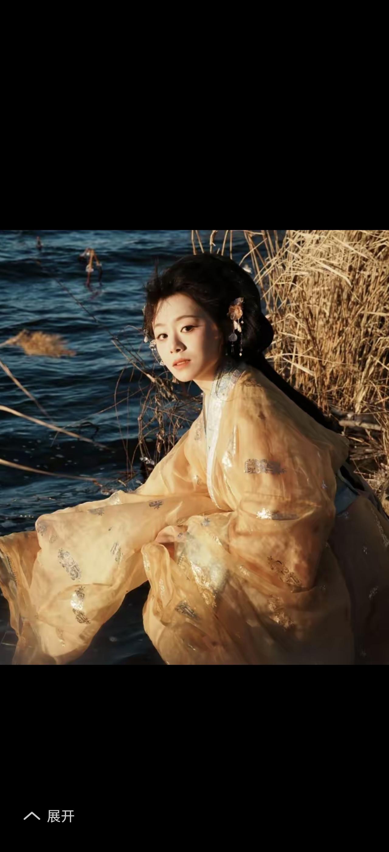 我超迷恋芦苇荡。战争故事里，白洋淀、微山湖的芦苇荡神秘又刺激。我家乡鲁西南不是水