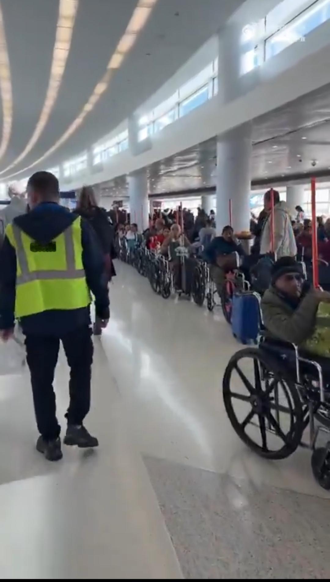 印度航空表示，印度至美国航班上有30%的乘客要求提供轮椅。大多数都是身体健全