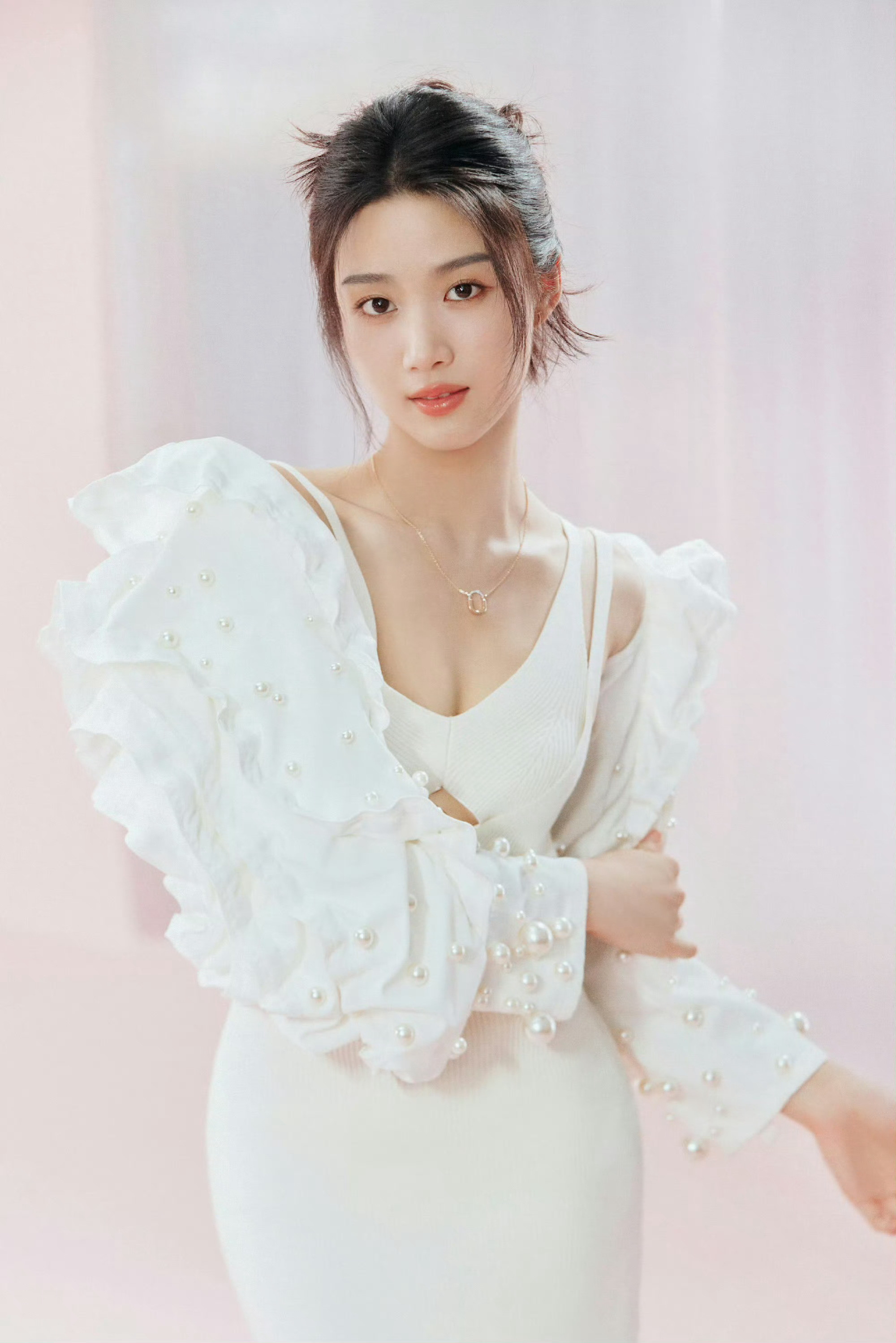 卢昱晓这个造型也太甜美啦，妥妥校园女神白月光！！​​​