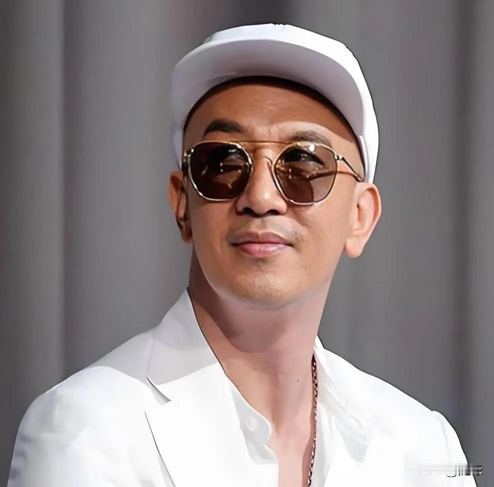 一直很奇怪，S已经不在了，具俊晔在湾湾到底靠什么生活？小S说，姐夫具俊晔除了每