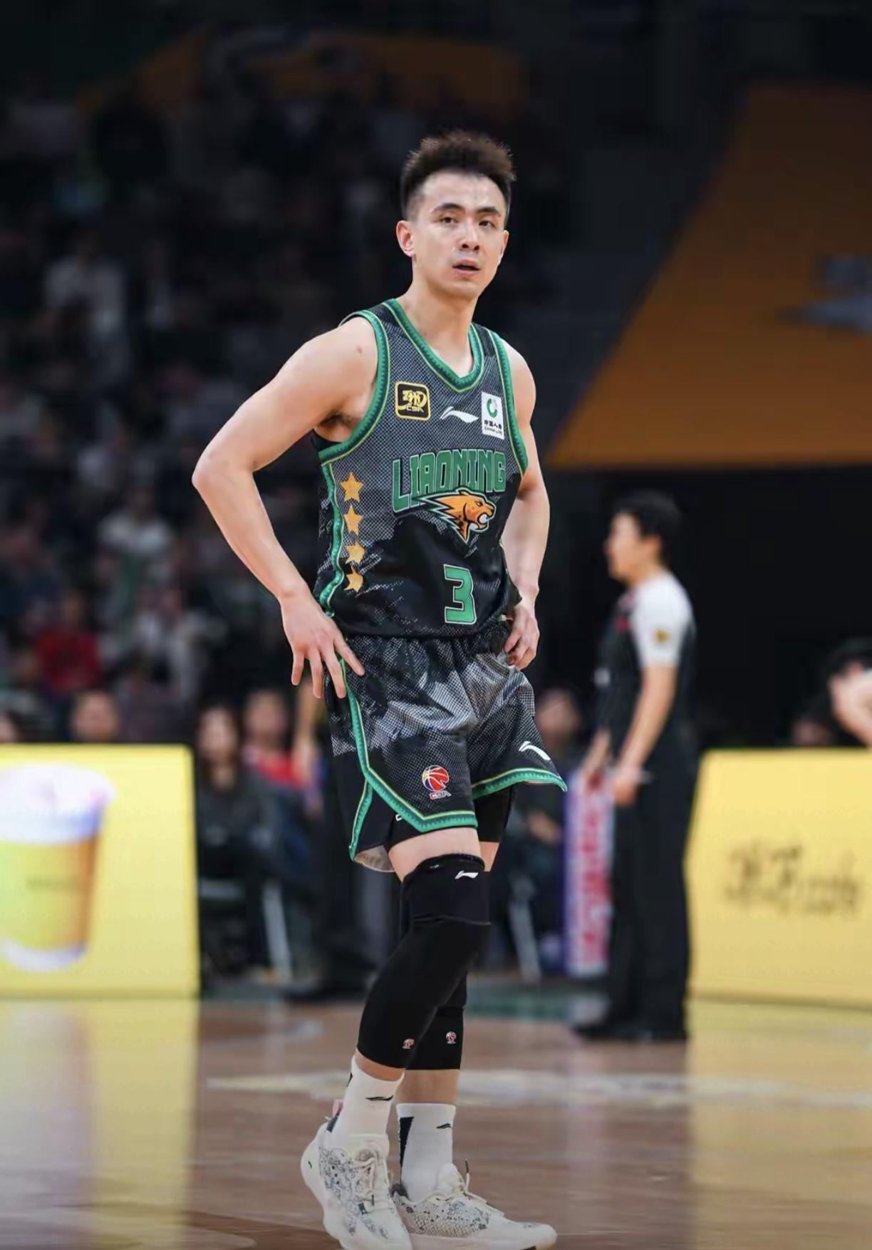 中国男篮、辽宁男篮双料队长赵继伟可不是吹出来的，从世预赛逆境轰出9米逆天三分力挽
