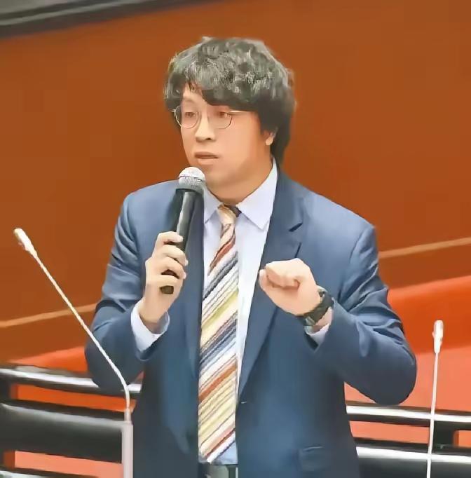 果不其然。​​新加坡方面突然宣布了，原定公开论坛临时改成闭门座谈，并明确不得触