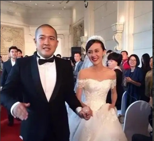 2014年，张墨锡和张博宇走进了婚姻的殿堂，而张博宇正是张丰毅和吕丽萍的儿子，在