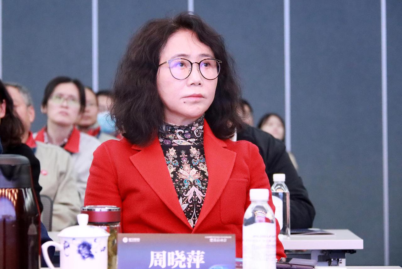 前脚刚劝退107个应届生，后脚就涨钱招外包？星宇股份这波操作，属实有点讽刺。[太