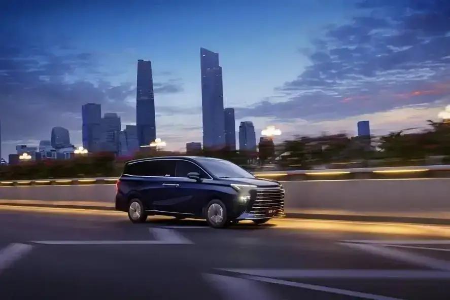 听我一句劝，买MPV不纠结：1、50万——腾势D92、40万——买传祺向往