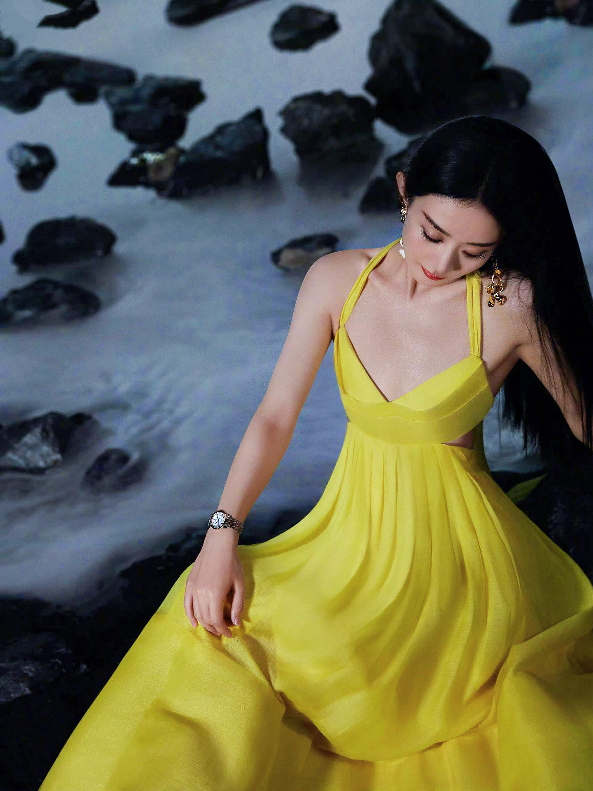 wow，第一次看到赵丽颖这张图黑长直的神，好美丽❗️