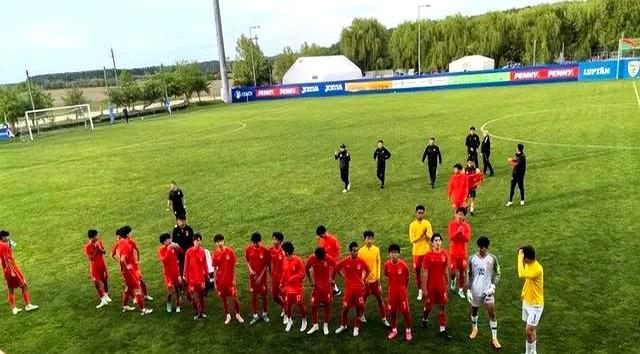 啥？U15国少又要换帅了？这操作，我直接黑人问号脸！代理教练戴维好像没能完全征服