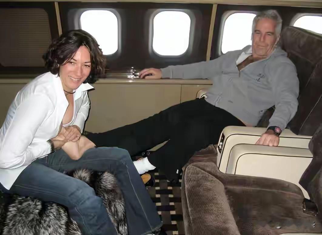 从面相上看，爱泼斯坦这个人是个狠角色，一看就是一个不好惹的主，而且这个人心思缜密