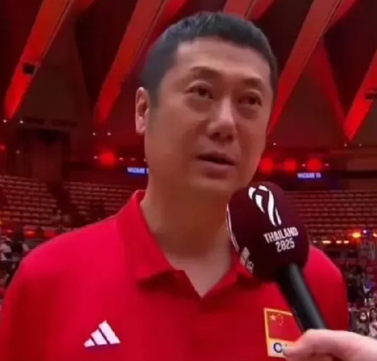 #中国女排最大的软肋在哪?#最大的软肋就是教练组。说难听一点，现在的教练班子
