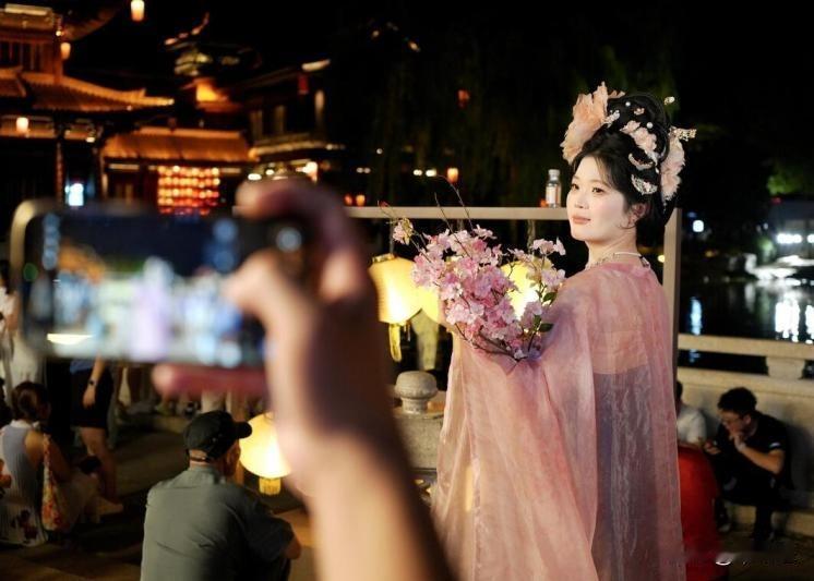 河南“领导带头休假”通知火速撤回，果然领导休不休假，得先问问程序同不同意河南