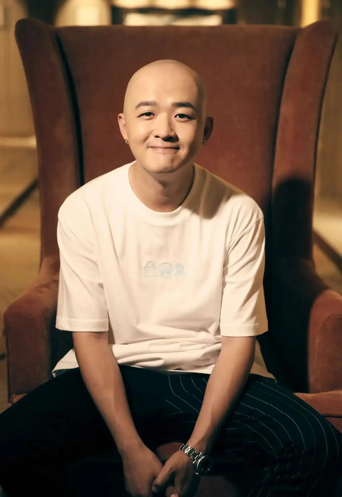男演员包贝尔说，家里请了一个保姆，做饭看孩子，有一次，去公园玩，快闭园了，孩子不