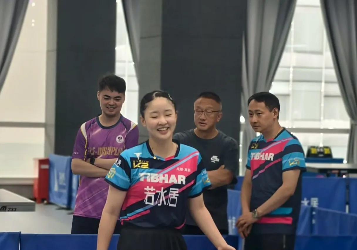 张本美和已经到了乌鲁木齐。昨天，看到张本美和和她的爸爸一起先去了成都，在成都高
