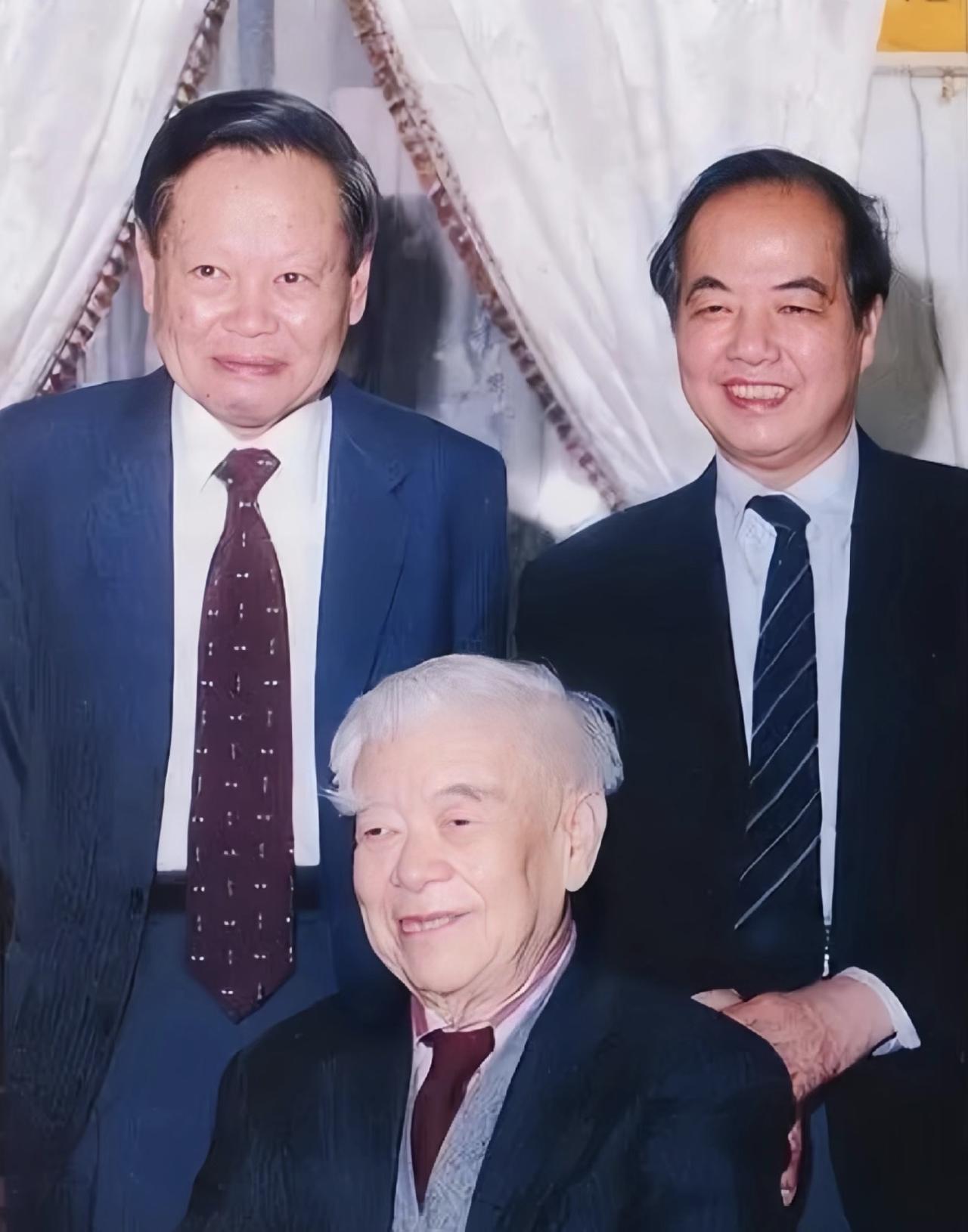 绝大多数人不知道，杨振宁和李政道两位华人诺奖得主，居然是同一个恩师带出来的。这张