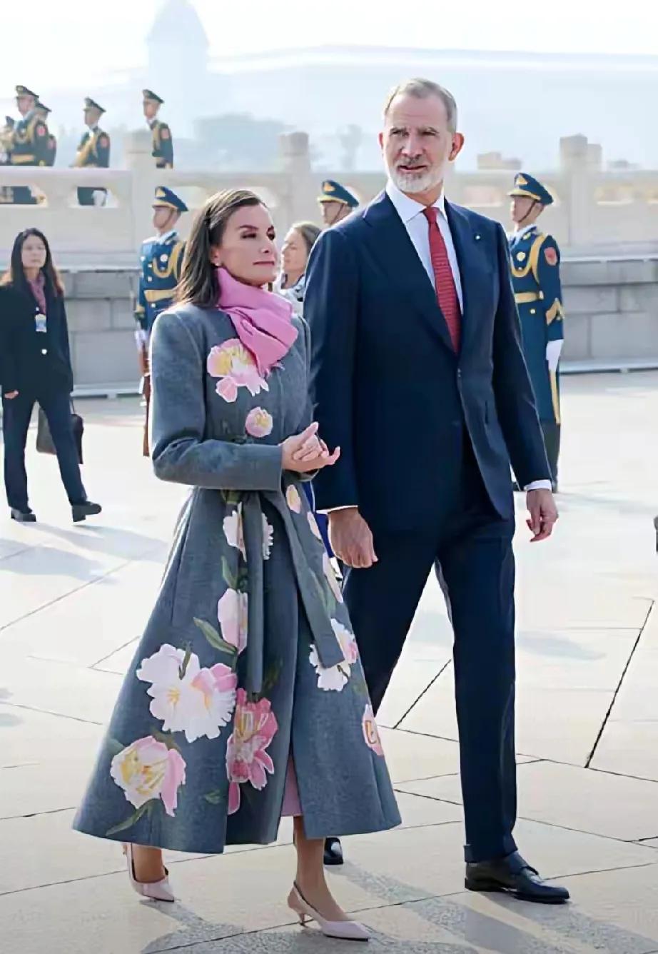 西班牙国王和王后访华接近尾声，11月12日国宴上，莱蒂齐亚王后美出圈！